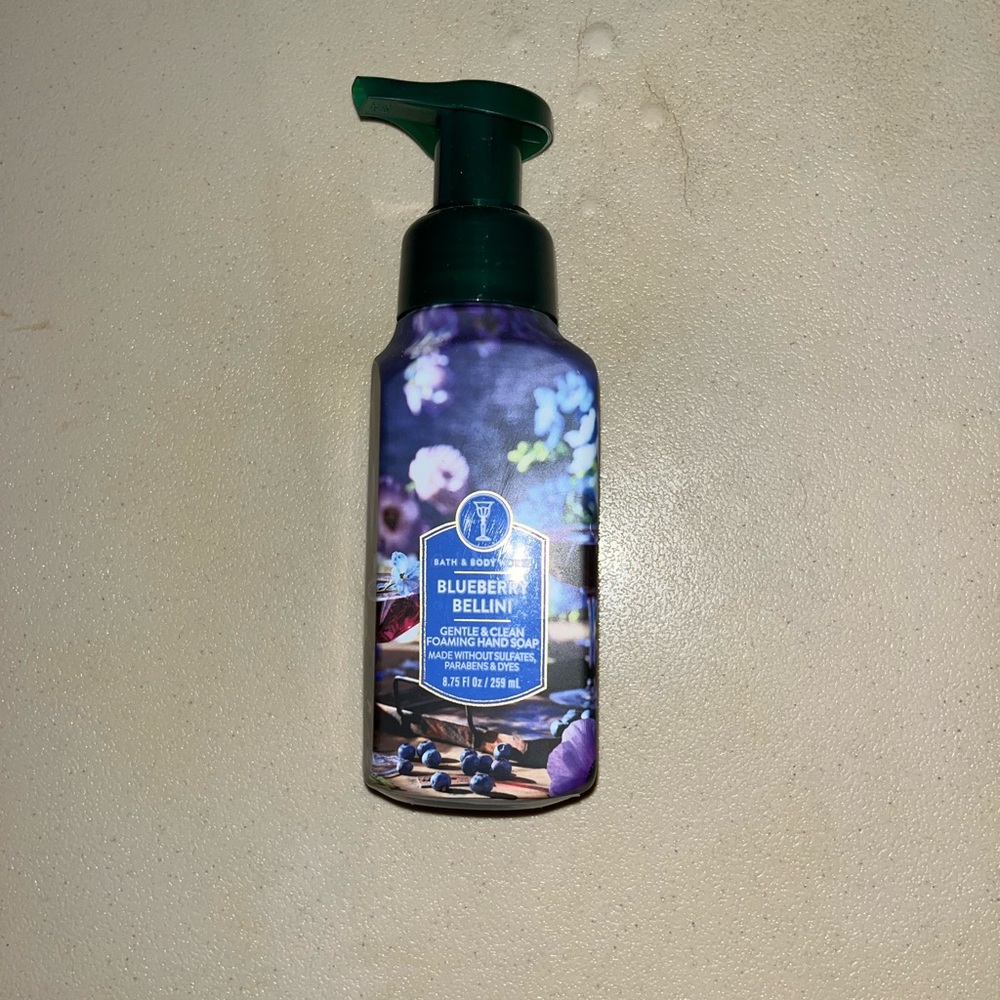 💙 NWT Bath & Body Works Blueberry Bellini Foaming Hand Soap